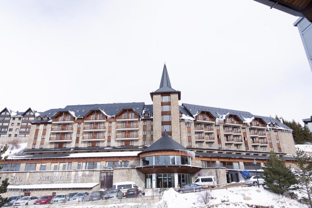 Hotel Snoe Aragon Hills à Formigal Extérieur photo